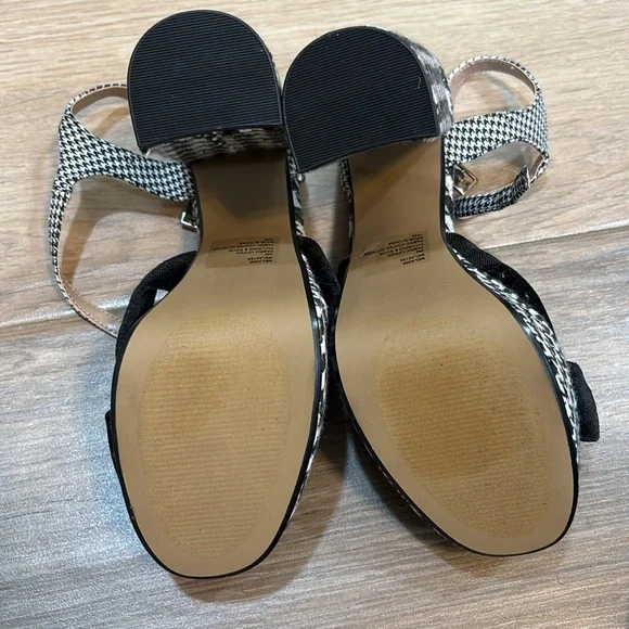 Betsey Johnson Melanni Block Heel dress sandal - Picture 6 of 8